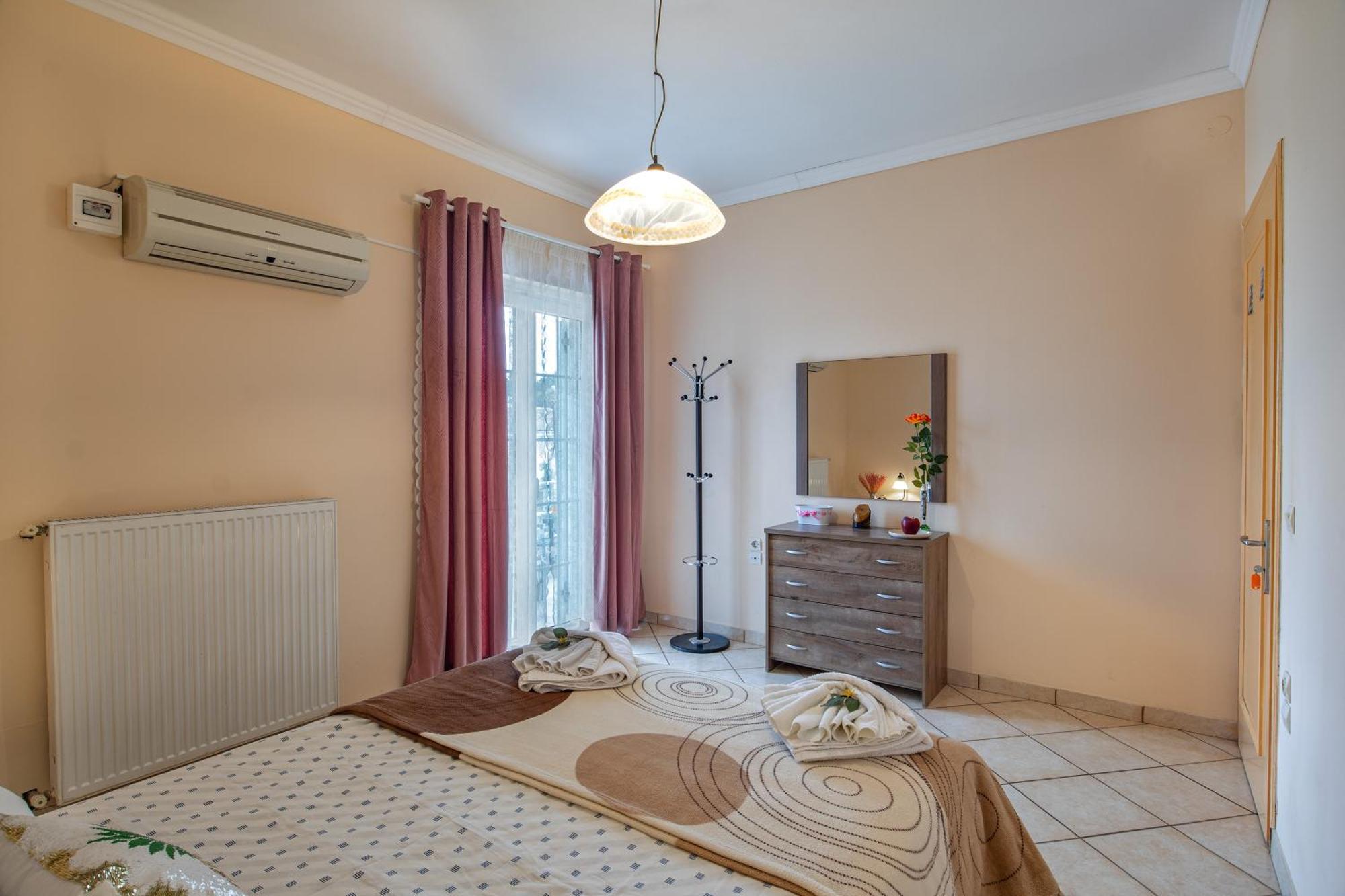 House Of Velenia - 2 Bedroom Apartment Near Old Town, Airport And Bus Station Korfu Dış mekan fotoğraf