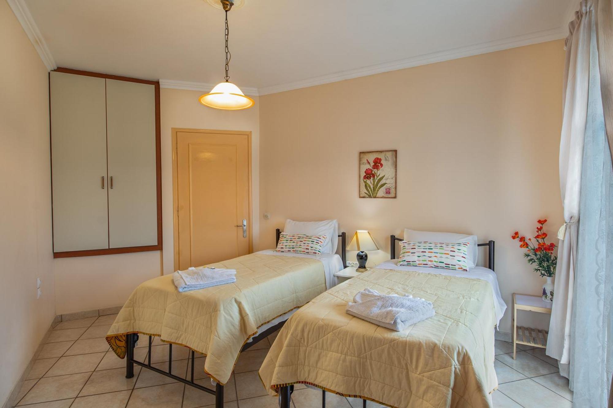 House Of Velenia - 2 Bedroom Apartment Near Old Town, Airport And Bus Station Korfu Dış mekan fotoğraf