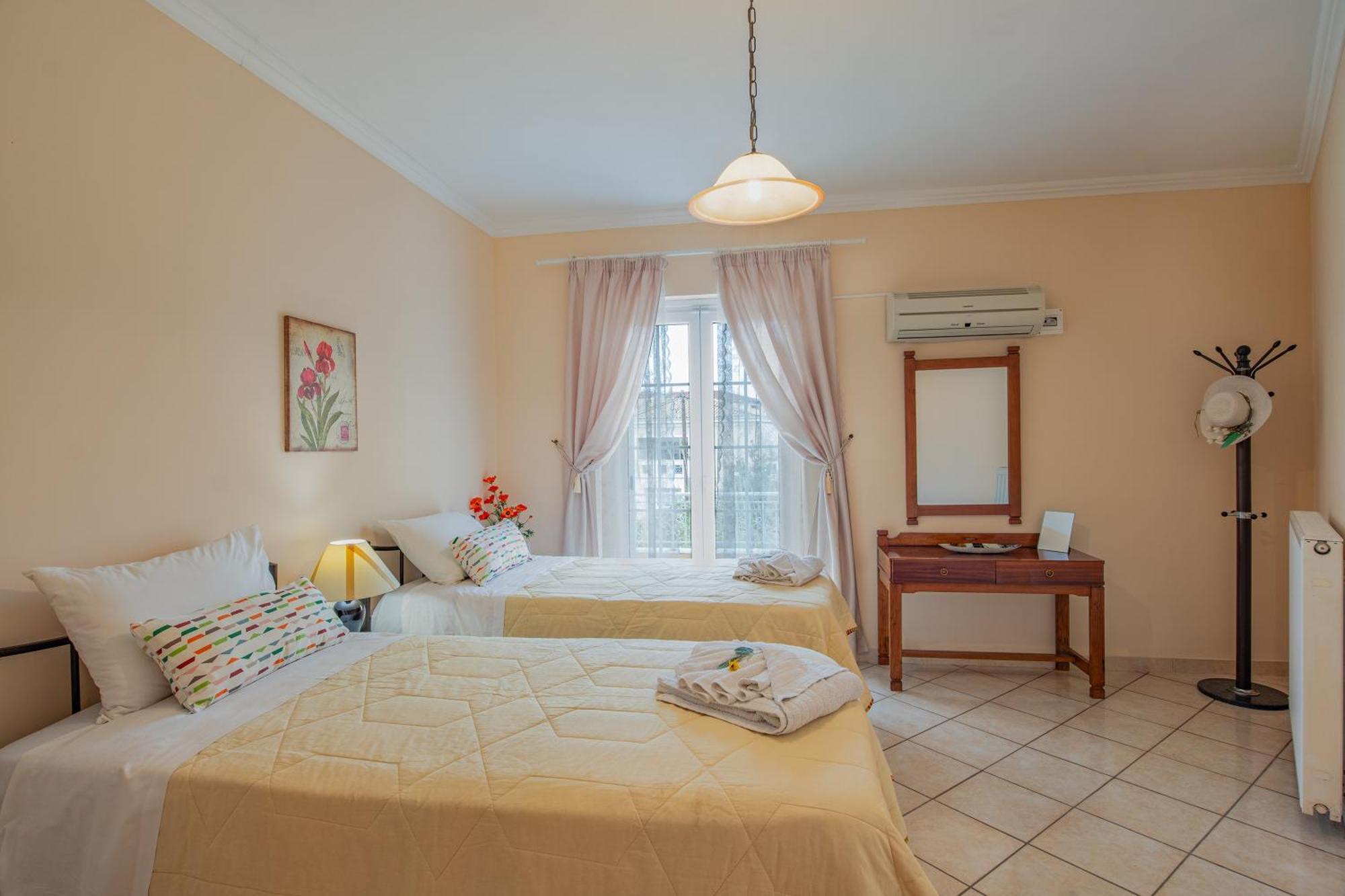 House Of Velenia - 2 Bedroom Apartment Near Old Town, Airport And Bus Station Korfu Dış mekan fotoğraf